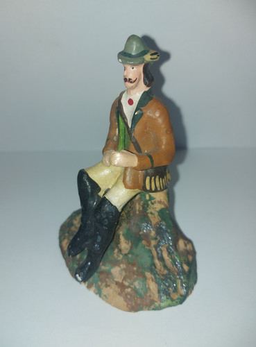 Massefigur sitzend bemalt - ,